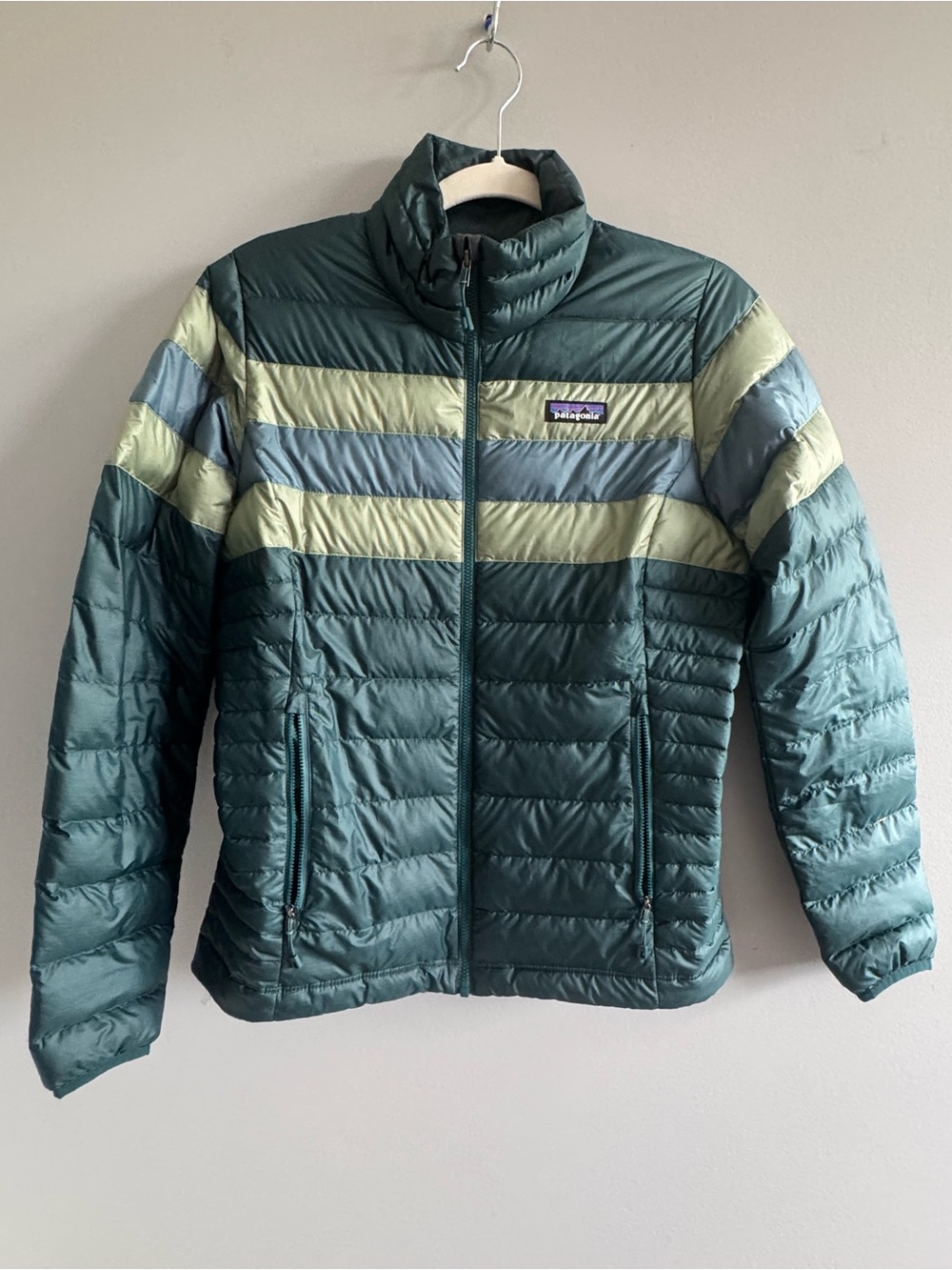 Patagonia Women’s Down Sweater Jacket Green Stripe Puffer Size S